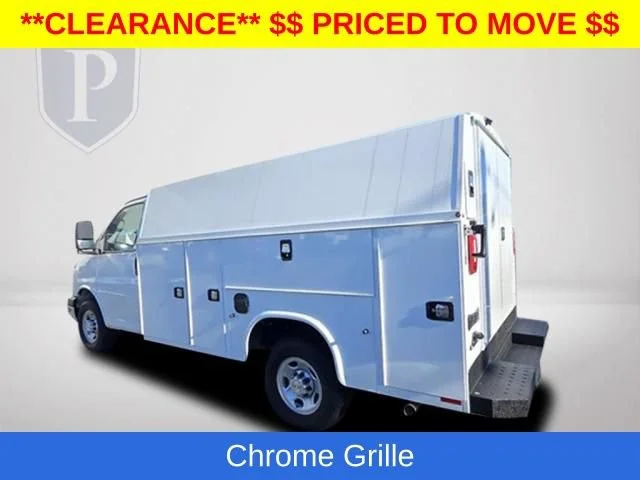 New 2025 Summit White Chevrolet 1WT image 10