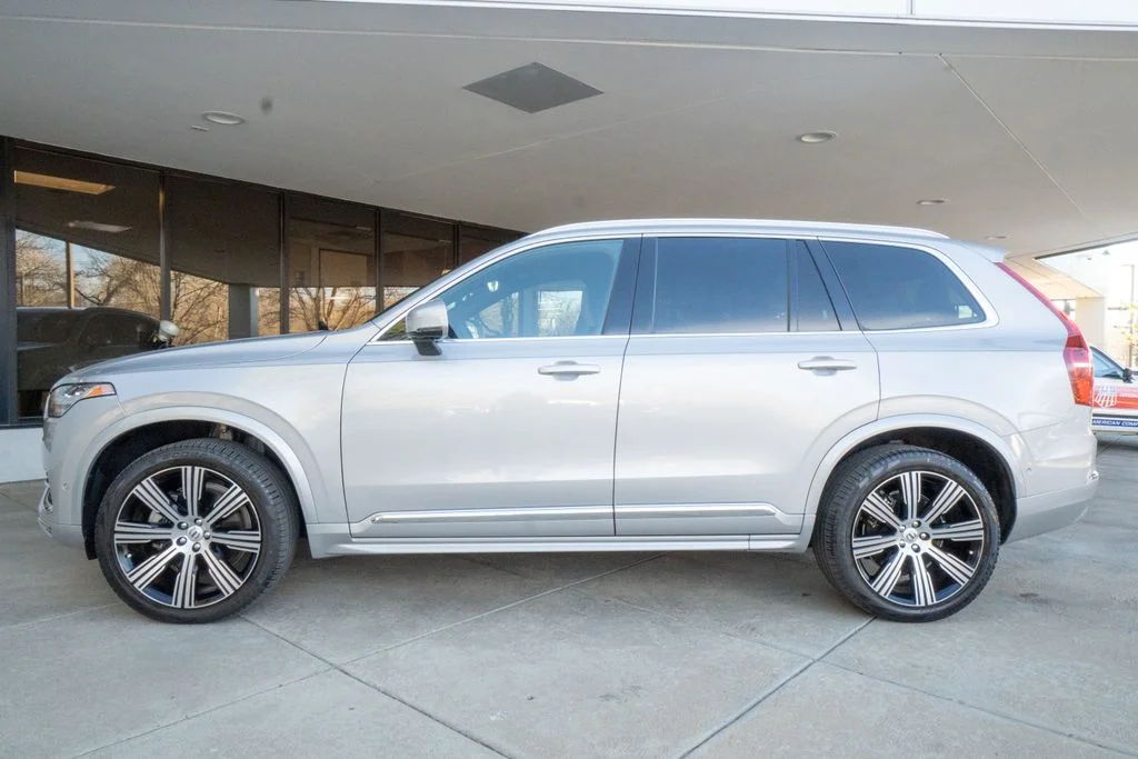 Used 2023 Silver Volvo Ultimate image 4