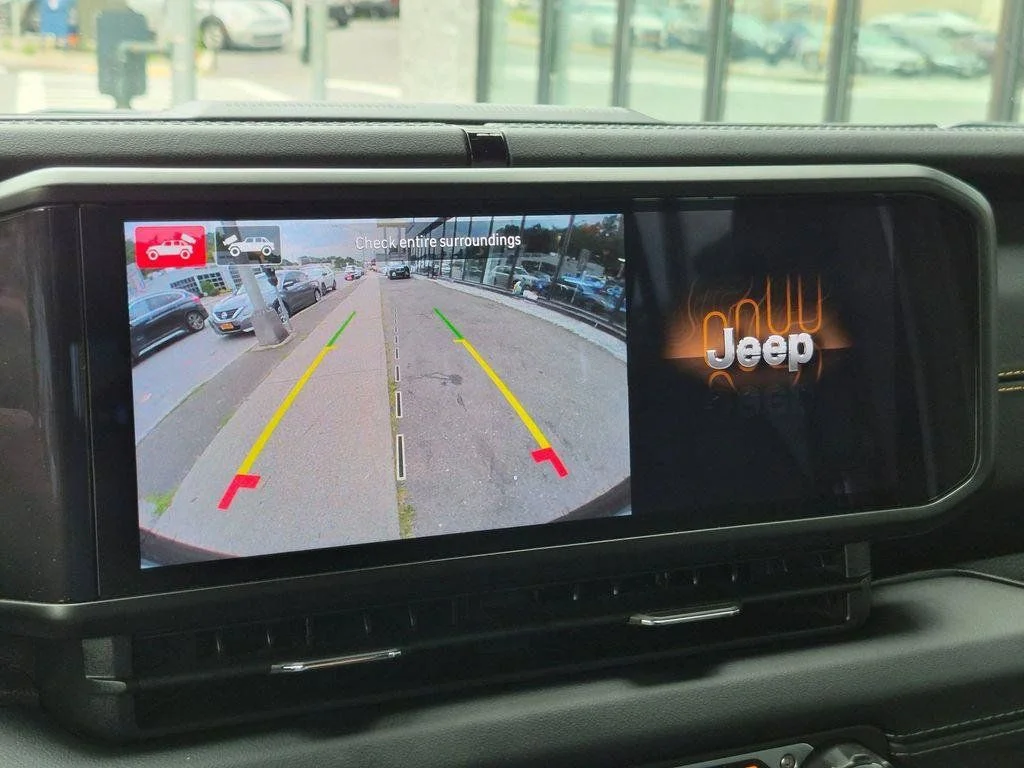 Used 2024 White Jeep Sahara image 20