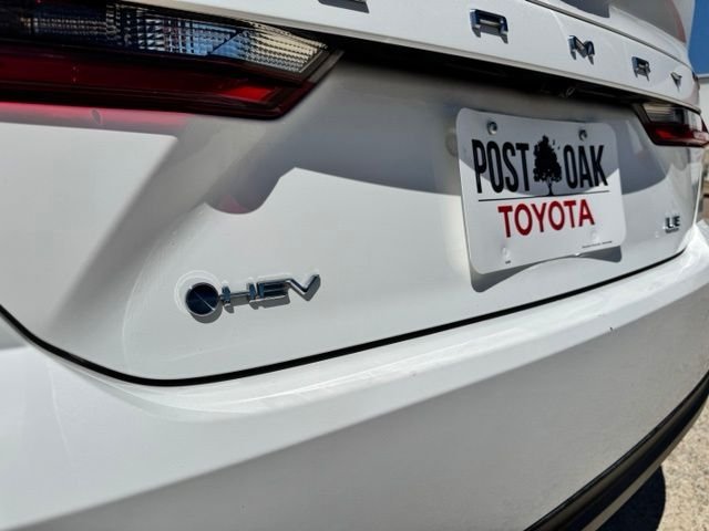 Used 2025 White Toyota LE image 10