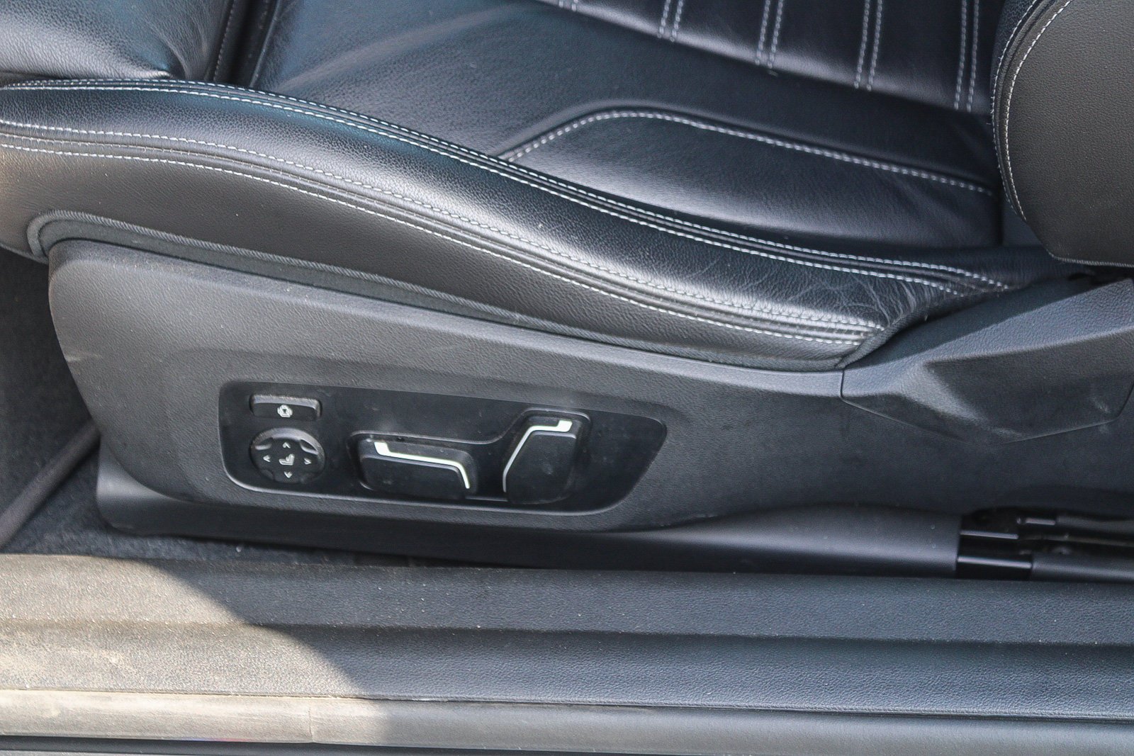 Used 2024 Brooklyn Gray Metallic BMW Base image 22