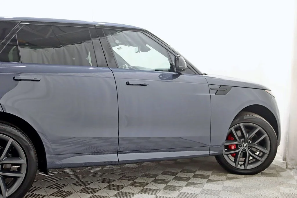 Used 2024 Blue Land Rover Dynamic SE image 10