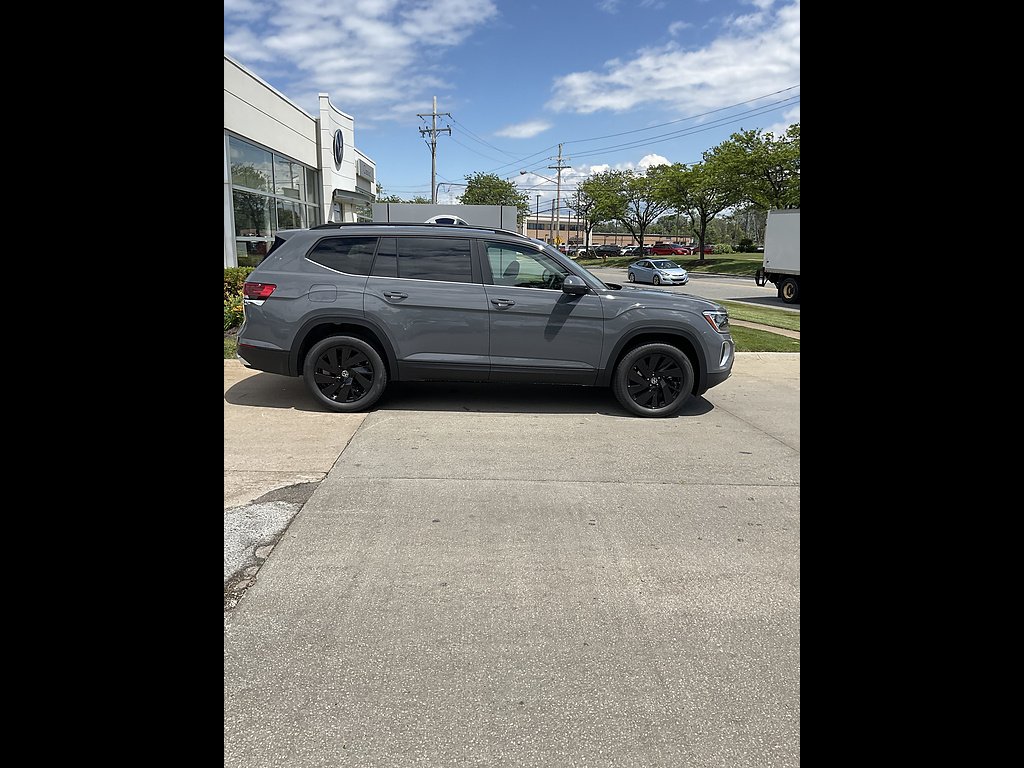 New 2026 Pure Gray Volkswagen SE 4Motion image 3