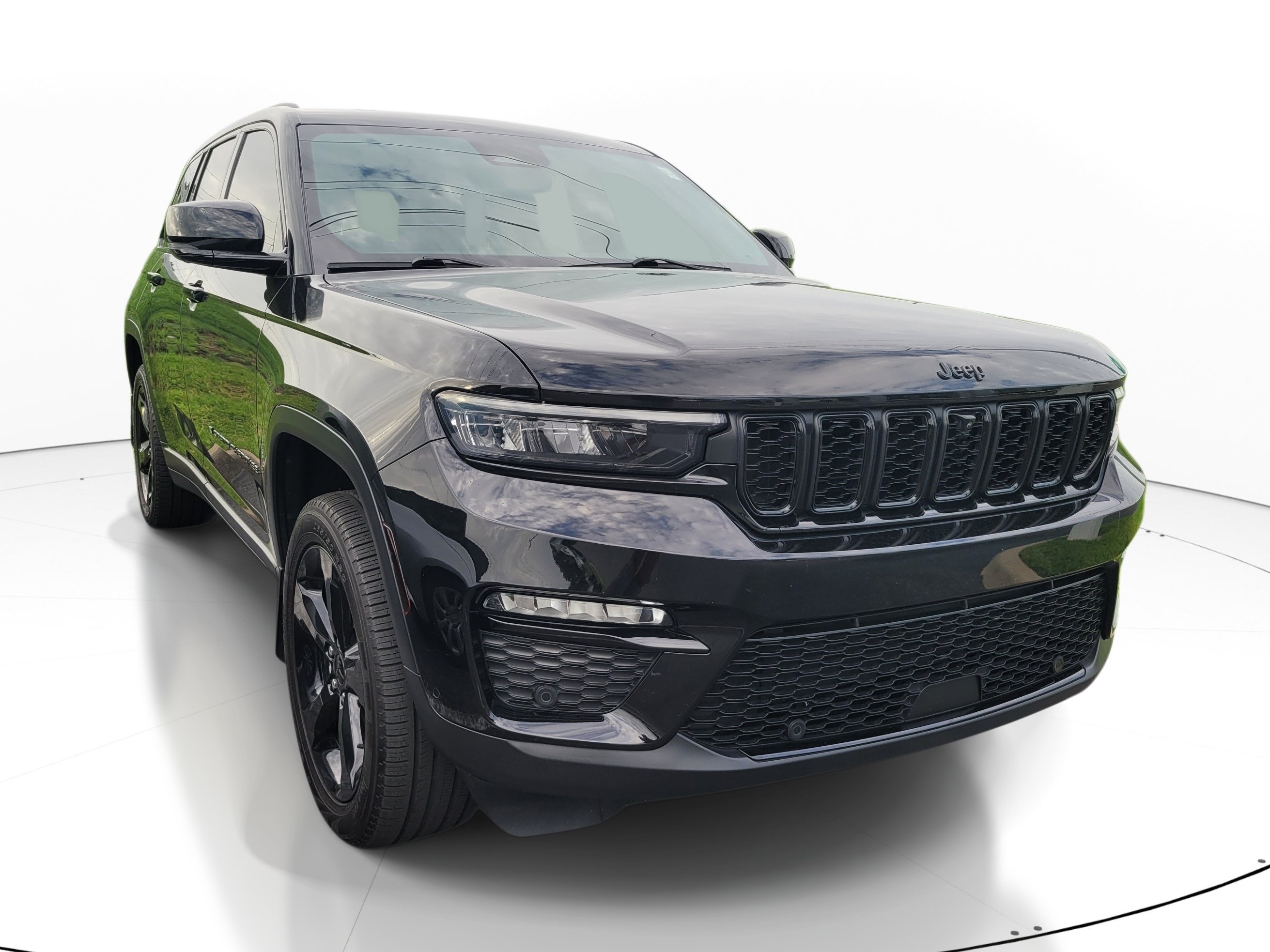 Used 2024 Diamond Black Crystal Pearlcoat Jeep Limited image 1