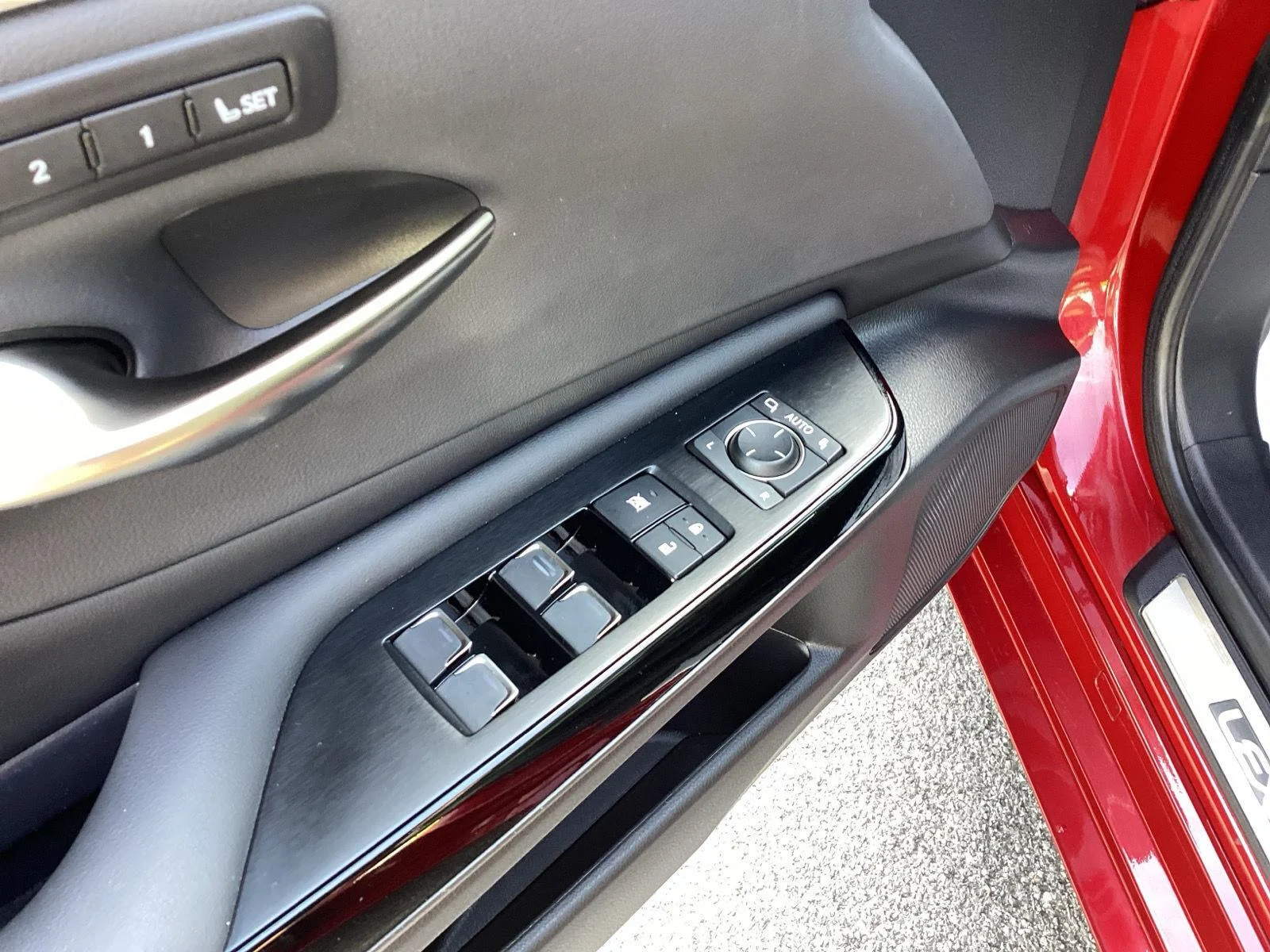 Used 2023 Matador Red Mica Lexus ES 350 image 14