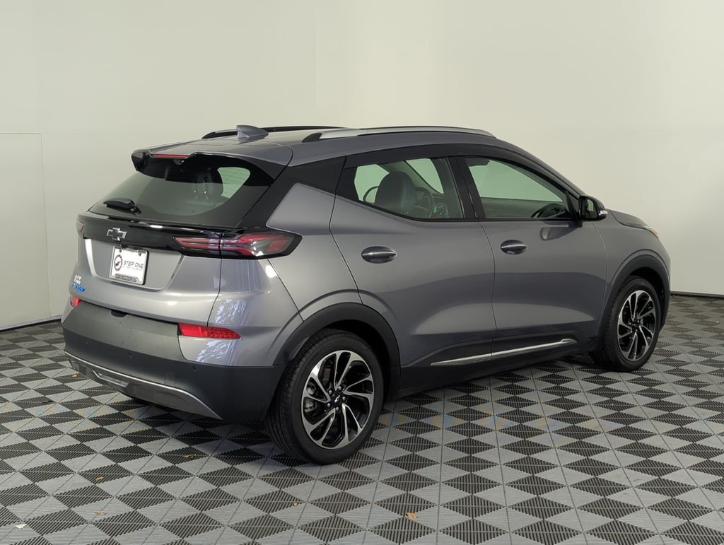 Used 2023 Gray Chevrolet Premier image 6