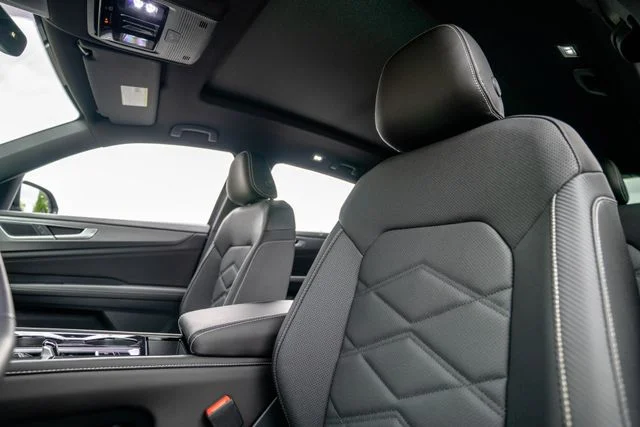 New 2026 Black Volkswagen 2.0T SE w/Technology image 5