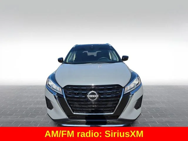 Used 2024 Gray Nissan SV image 2