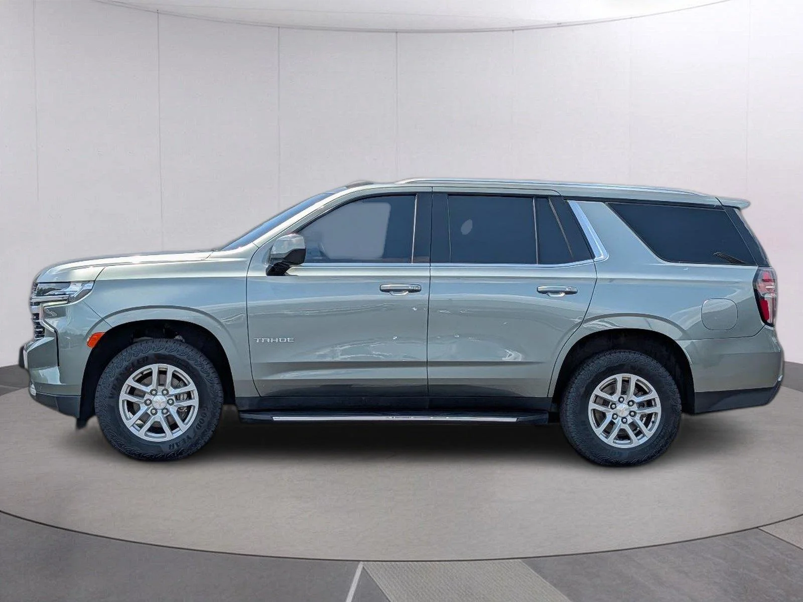 Used 2023 SILVER SAGE METALLIC Chevrolet LT image 2