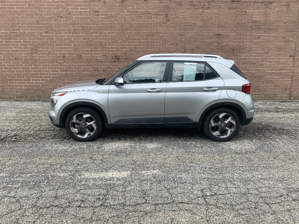 Used 2025 Shimmering Silver Hyundai SEL image 2