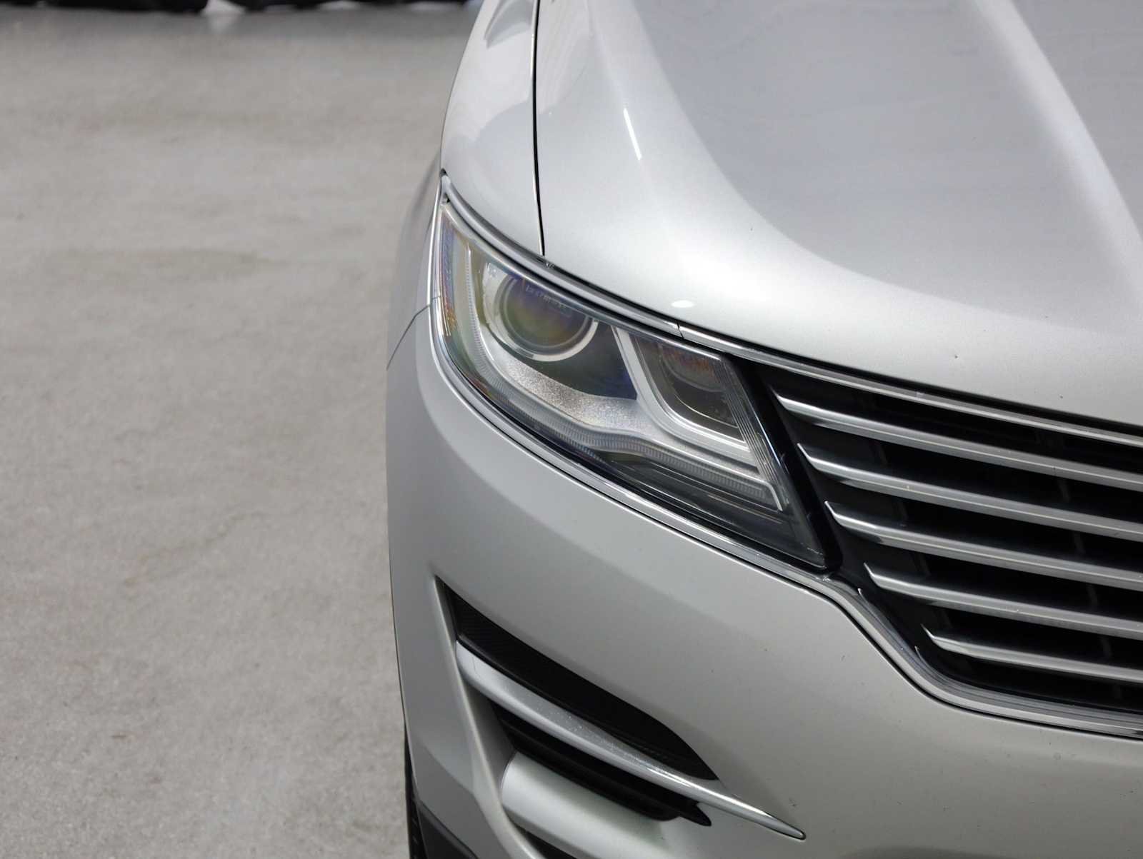 Used 2016 Ingot Silver Metallic Lincoln Premier image 15
