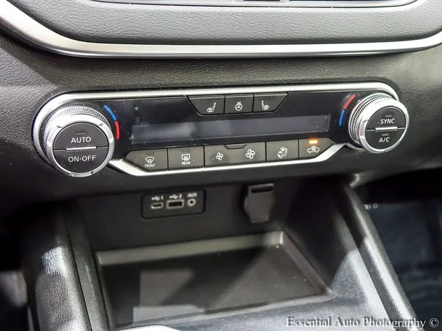 Used 2019 Blue Nissan 2.5 SV image 17