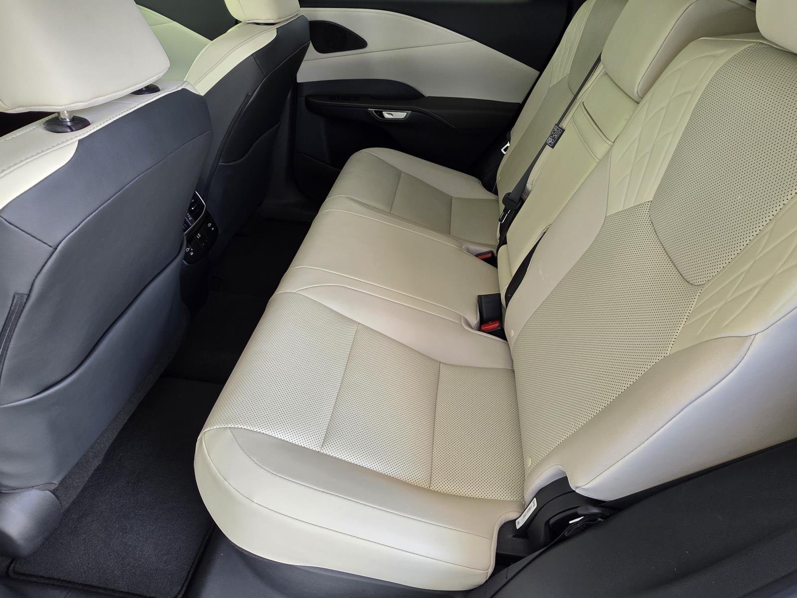 Used 2023 White Pearl Lexus 350 image 8