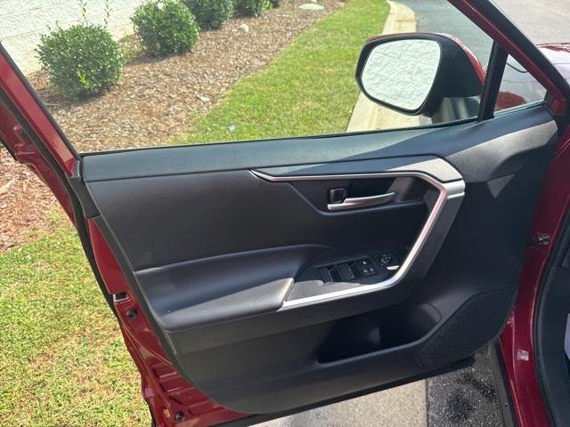 2025 Toyota RAV4 XLE - Photo 20
