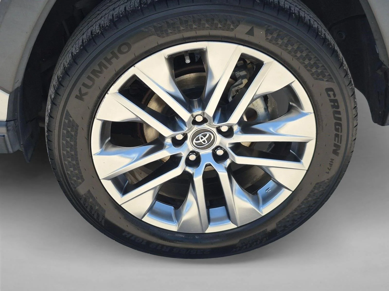 Used 2020 Silver Sky Metallic Toyota XLE Premium image 20