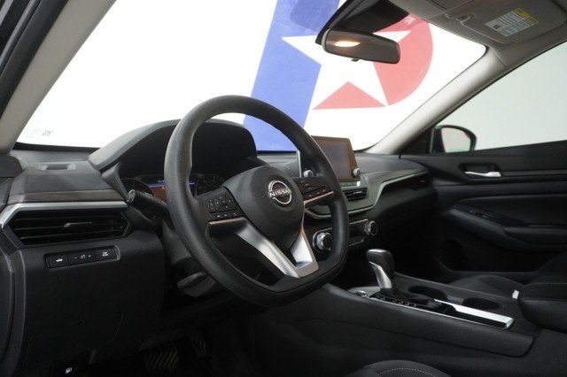 2025 Nissan Altima SV - Photo 17