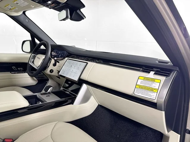 New 2026 Batumi Gold Premium Metallic Land Rover SE image 31