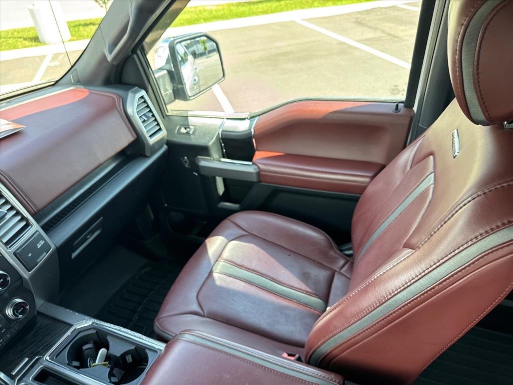 Used 2018 White Platinum Metallic Tri-Coat Ford Platinum image 14