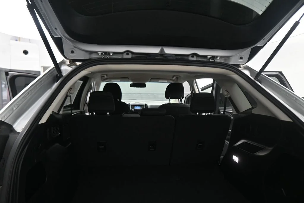Used 2019 Silver Ford SE image 41