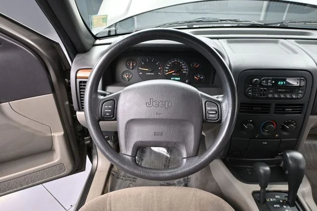 Used 1999 Gray Jeep Laredo image 22