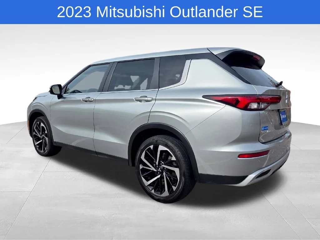 Used 2023 Silver Mitsubishi SE 2.5 2WD image 5