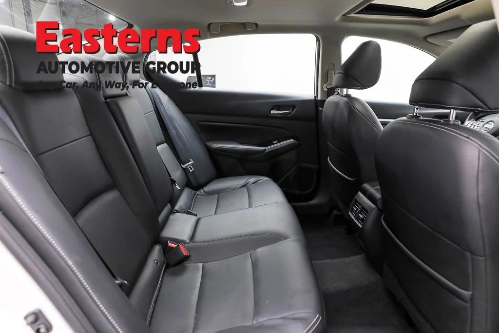Used 2022 White Nissan 2.5 SL image 22