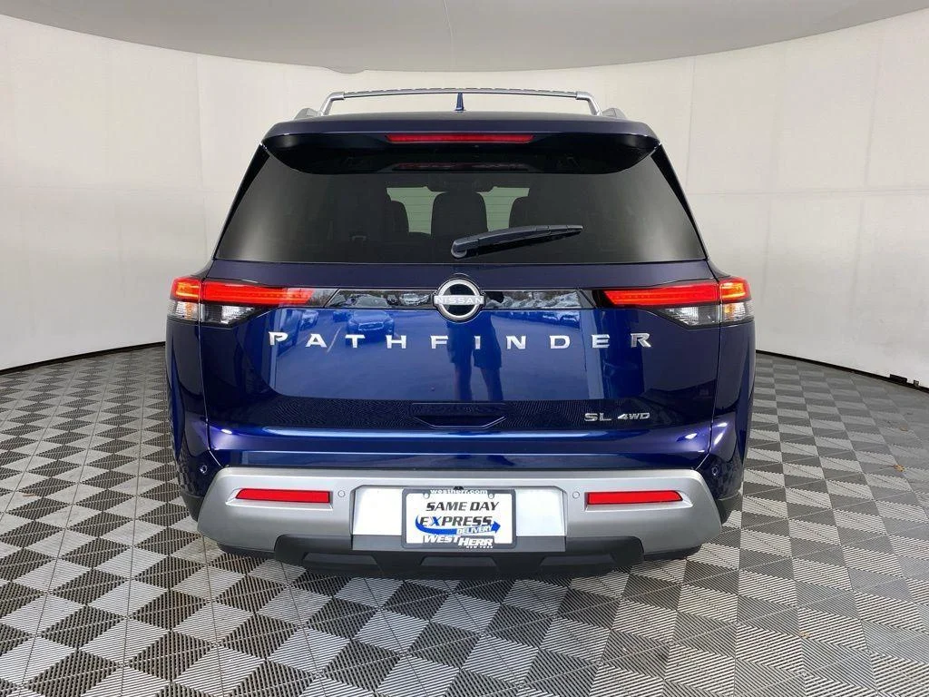 Used 2025 Deep Ocean Blue Nissan SL image 18