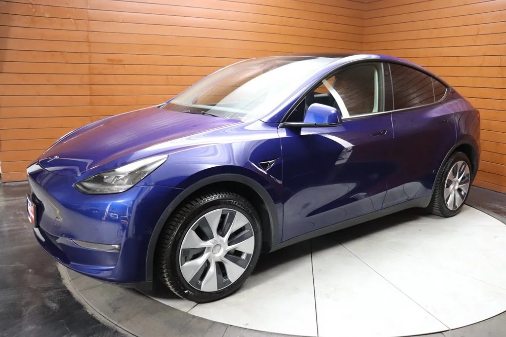 Used 2022 Deep Blue Metallic Tesla Long Range image 7