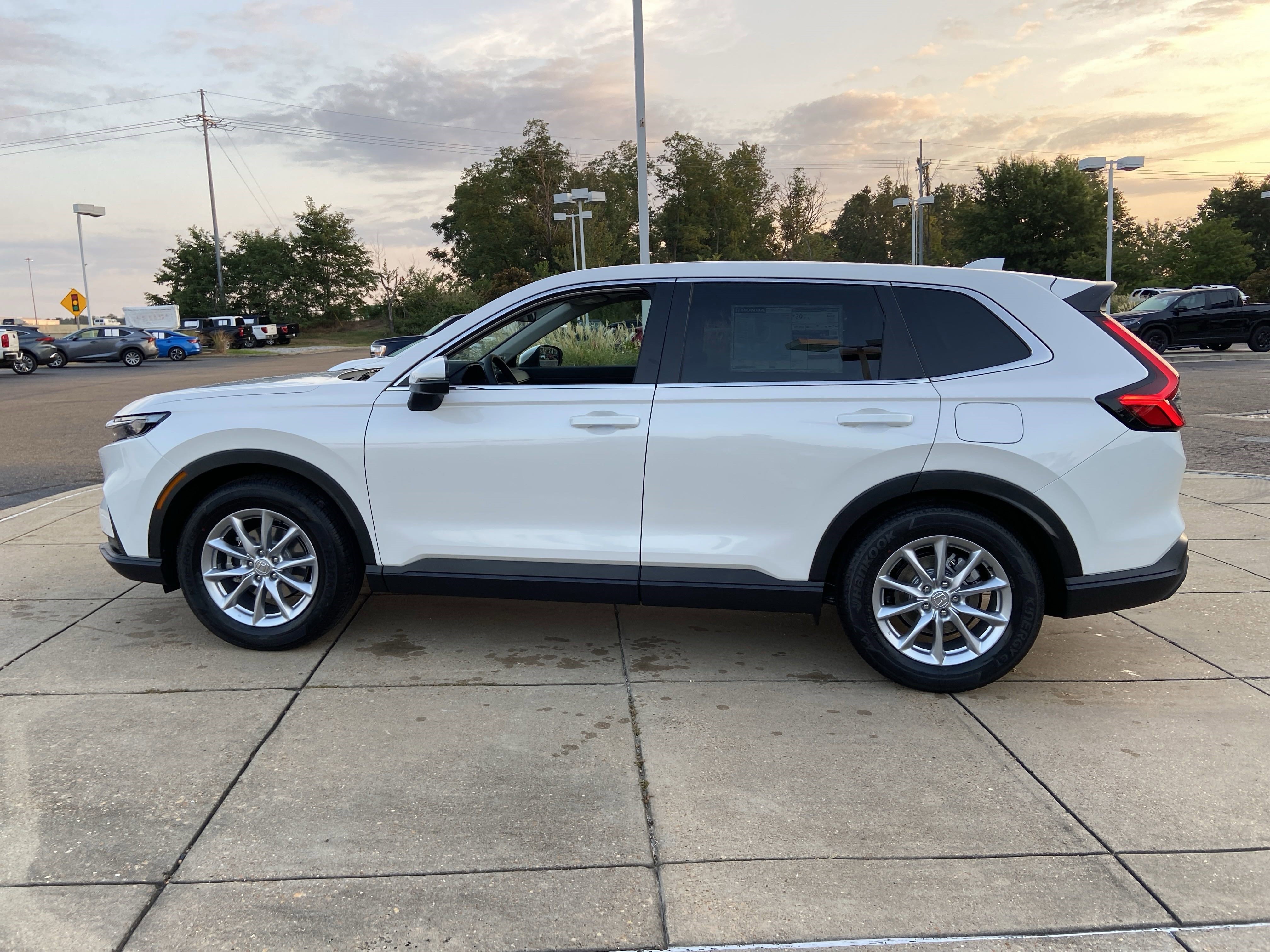 New 2026 Platinum White Pearl Honda EX image 6