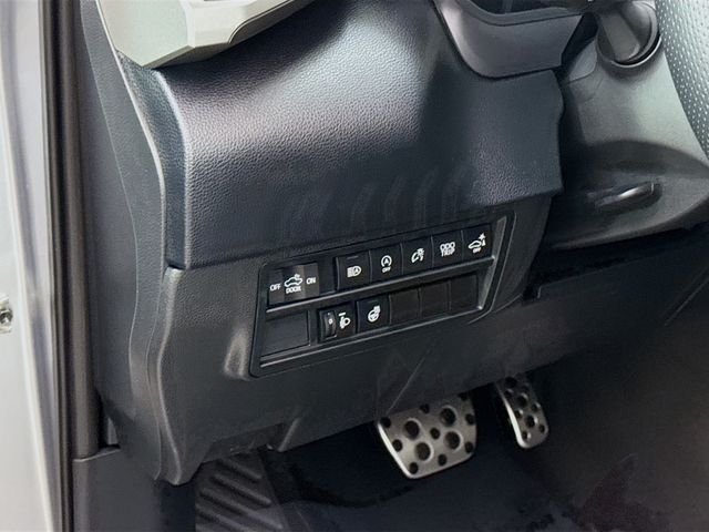 Used 2022 Silver Toyota SR5 image 10