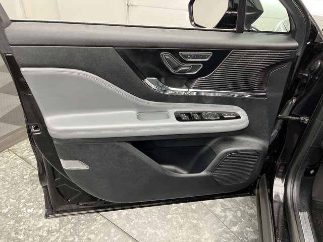 Used 2022 Infinite Black Metallic Clearcoat Lincoln Standard image 9