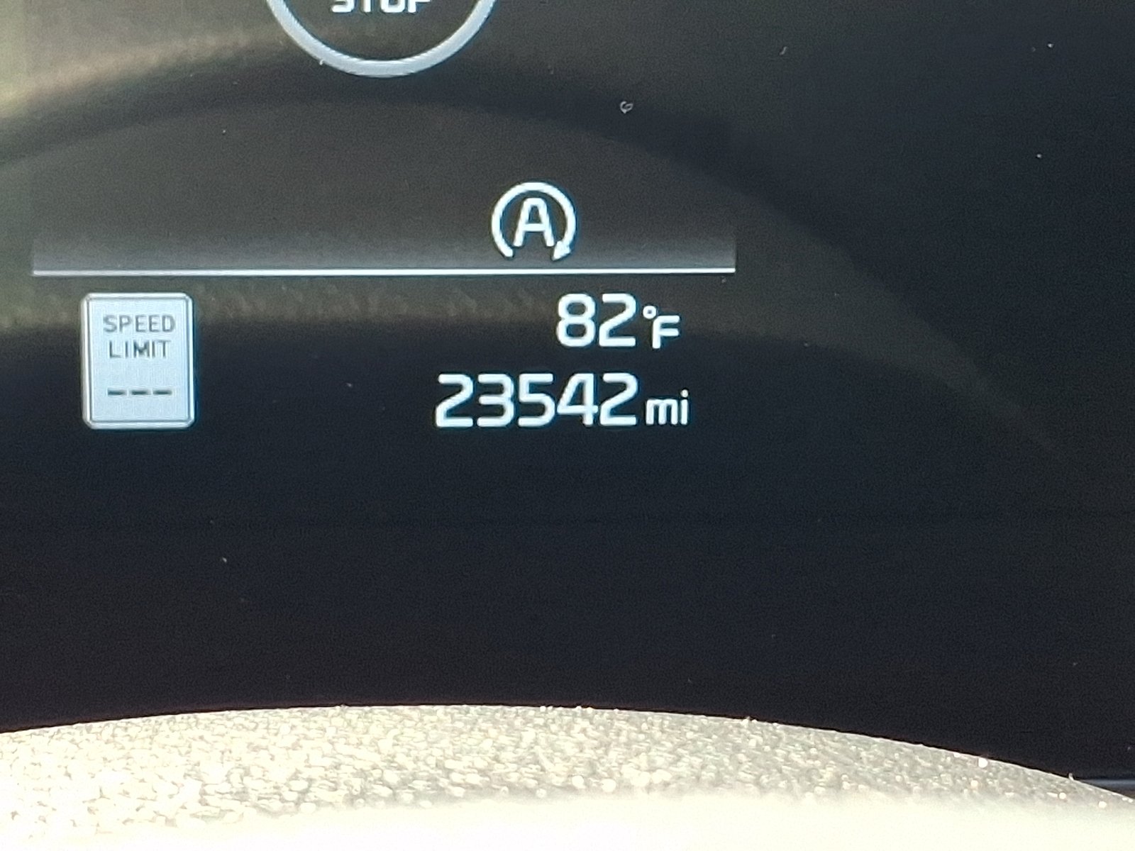 Used 2024 Glacial White Pearl - GWP Kia X-Line image 22