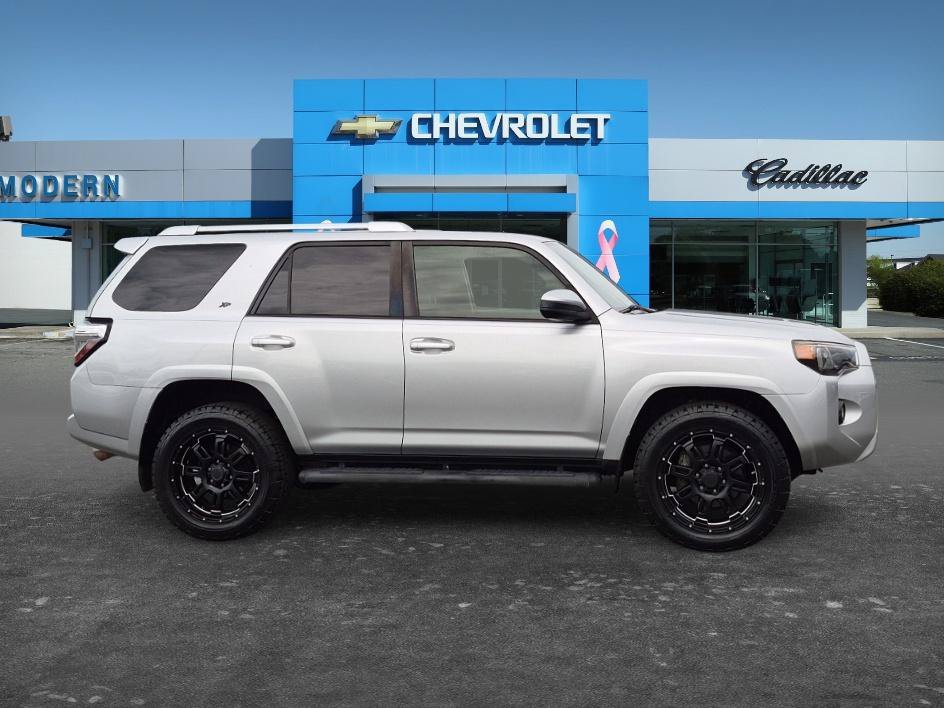 Used 2016 CLASSIC SILVER METALLIC Toyota Limited image 6