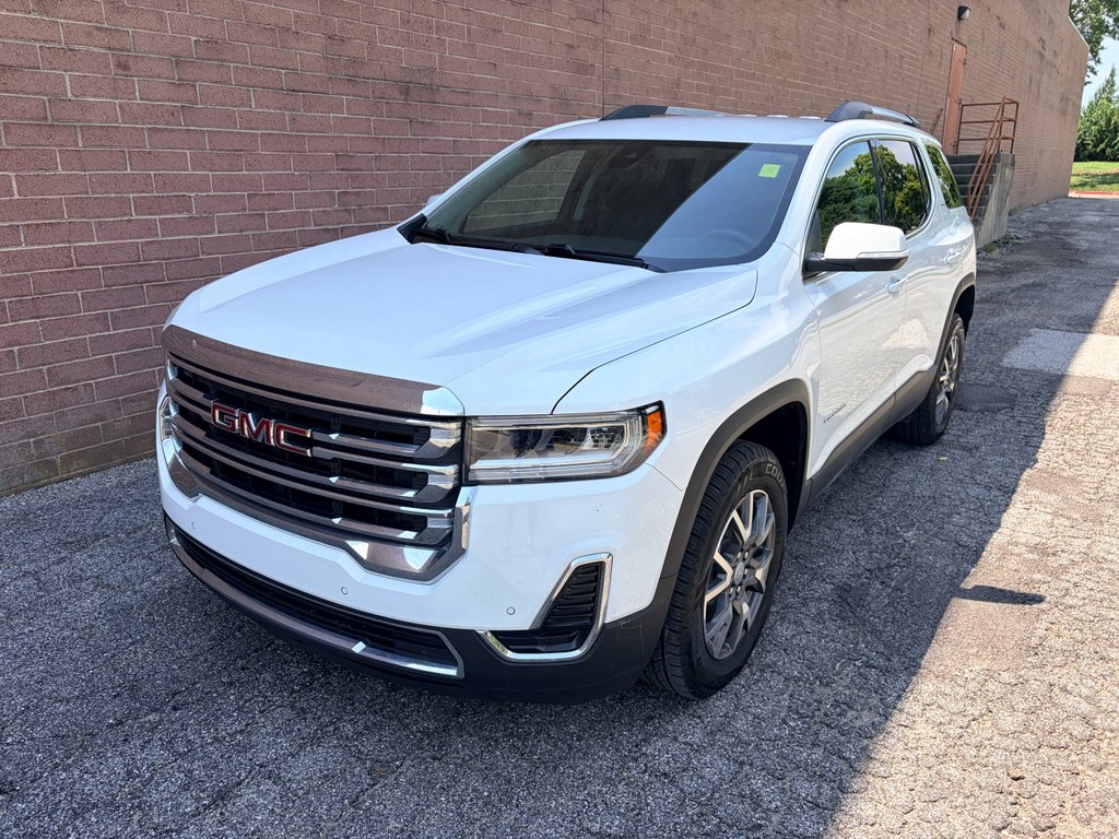 Used 2023 Summit White GMC SLE image 1