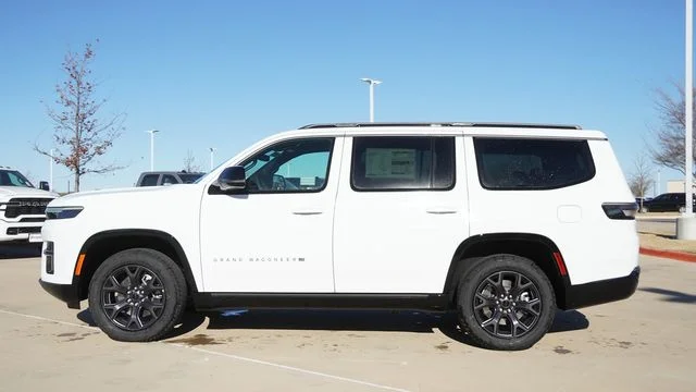 New 2026 Bright White Clear-Coat Exterior Paint Jeep Limited Altitude image 6