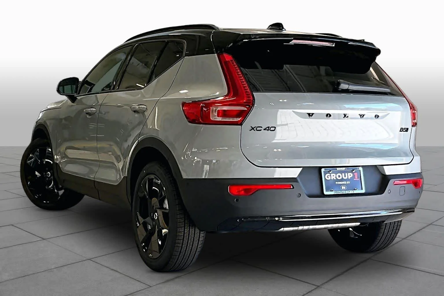 New 2026 VAPOUR GREY Volvo Ultra Black Edition image 3