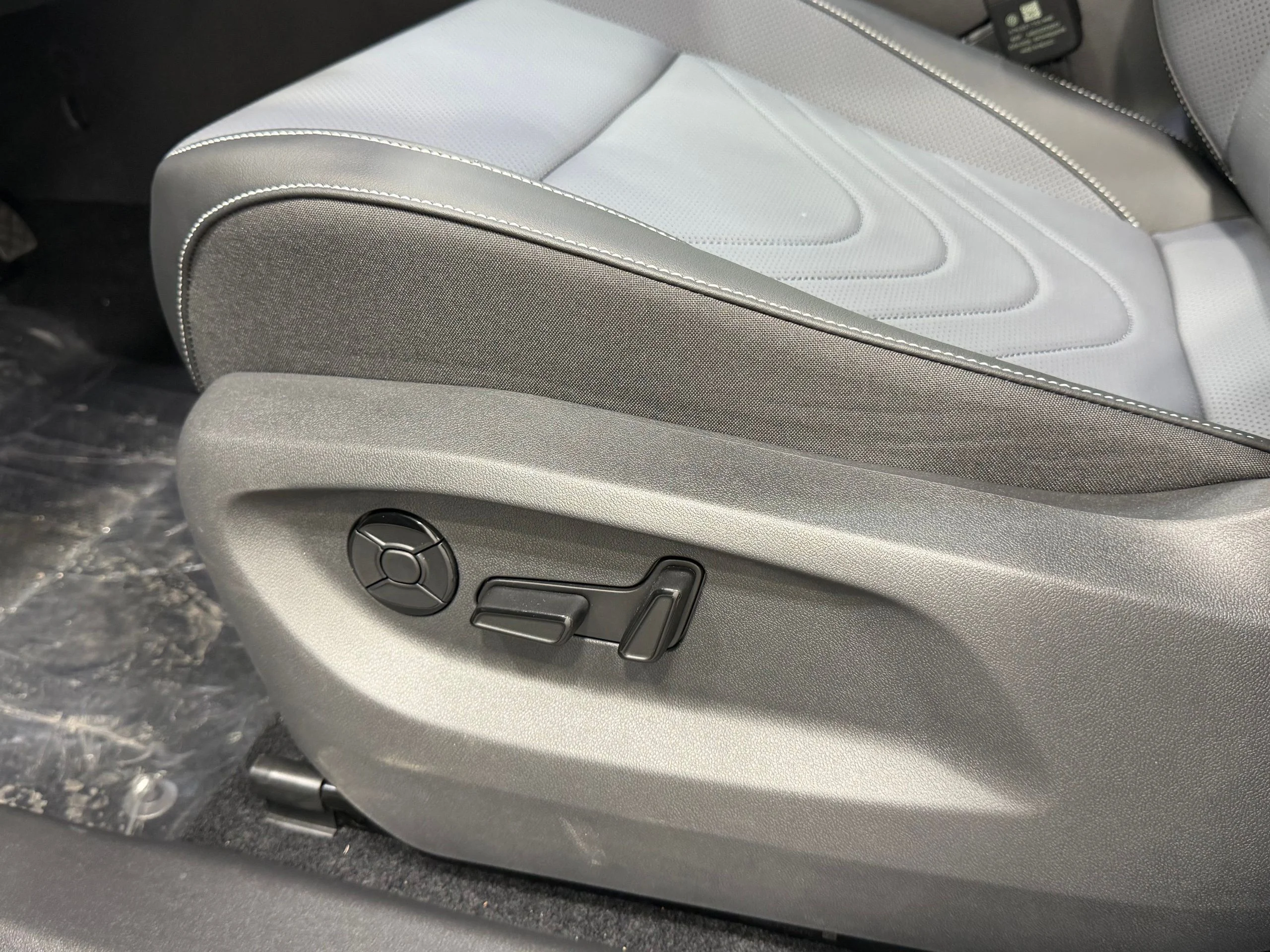 New 2026 White Volkswagen SE image 41