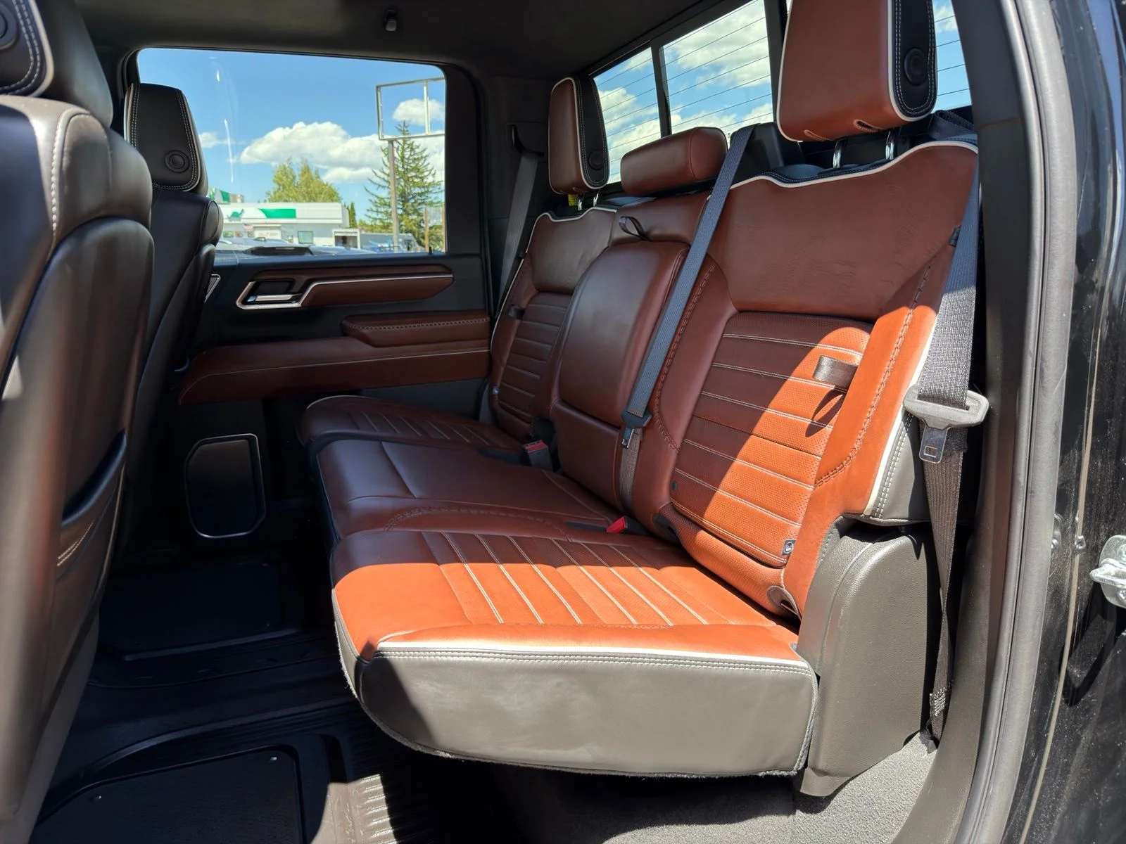 Used 2025 Black GMC Denali Ultimate image 29