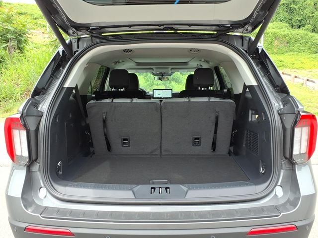 New 2026 Carbonized Gray Metallic Ford Active image 10