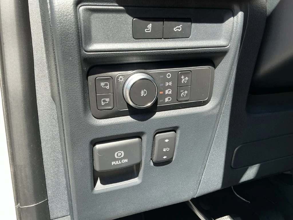 Used 2022 White Ford Platinum image 32