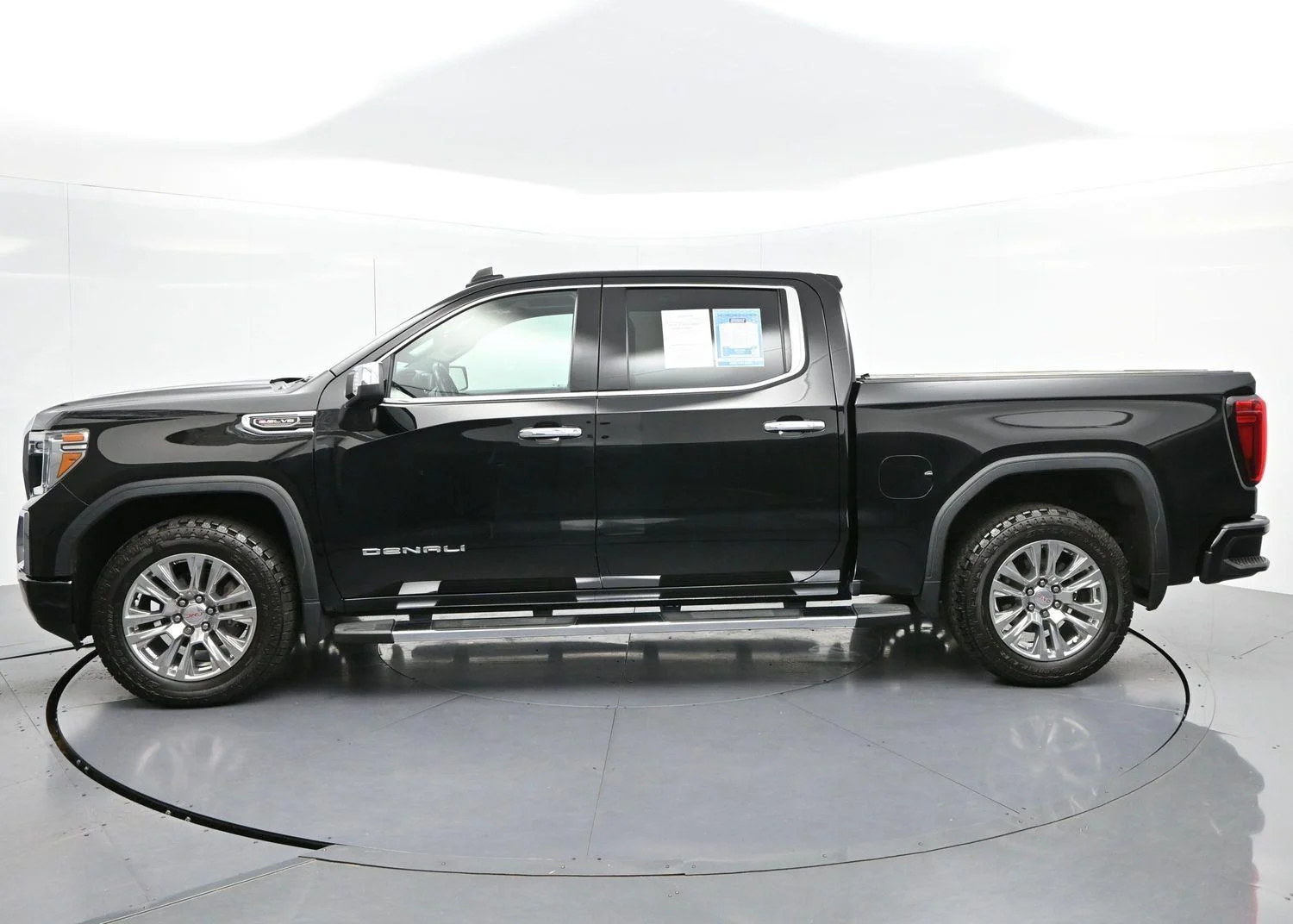 Used 2021 Onyx Black GMC Denali image 4