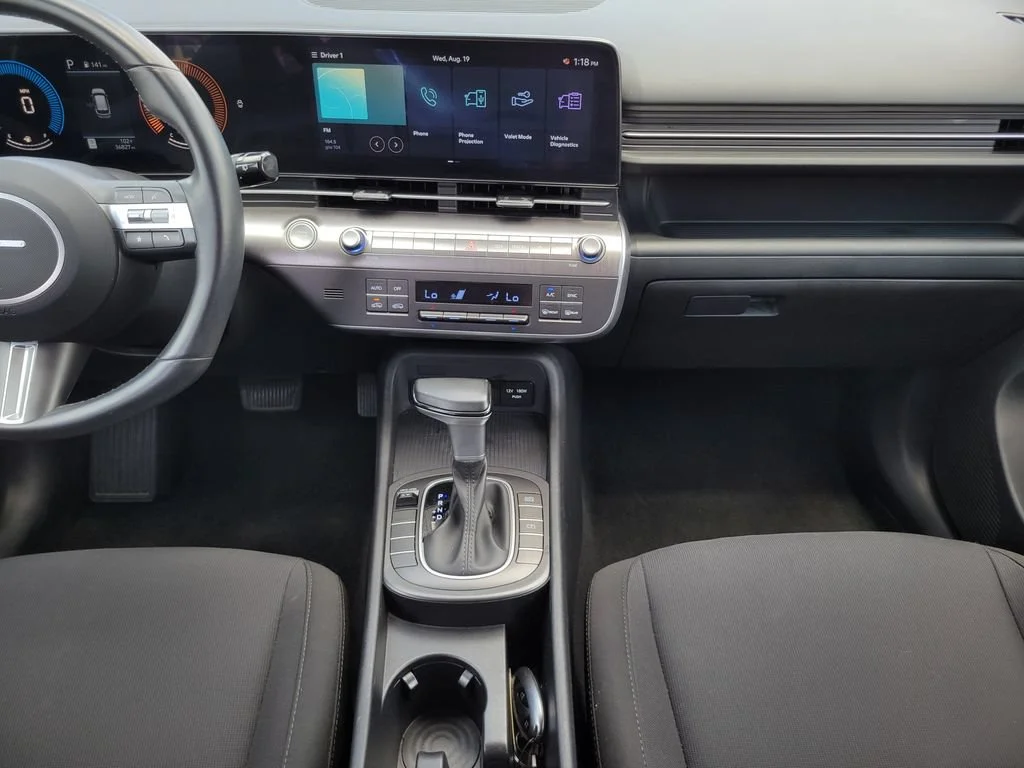 Used 2025 White Hyundai SEL image 18