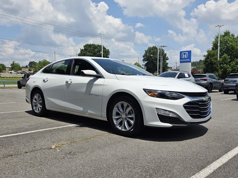 Used 2024 Summit White CHEVROLET LT image 7