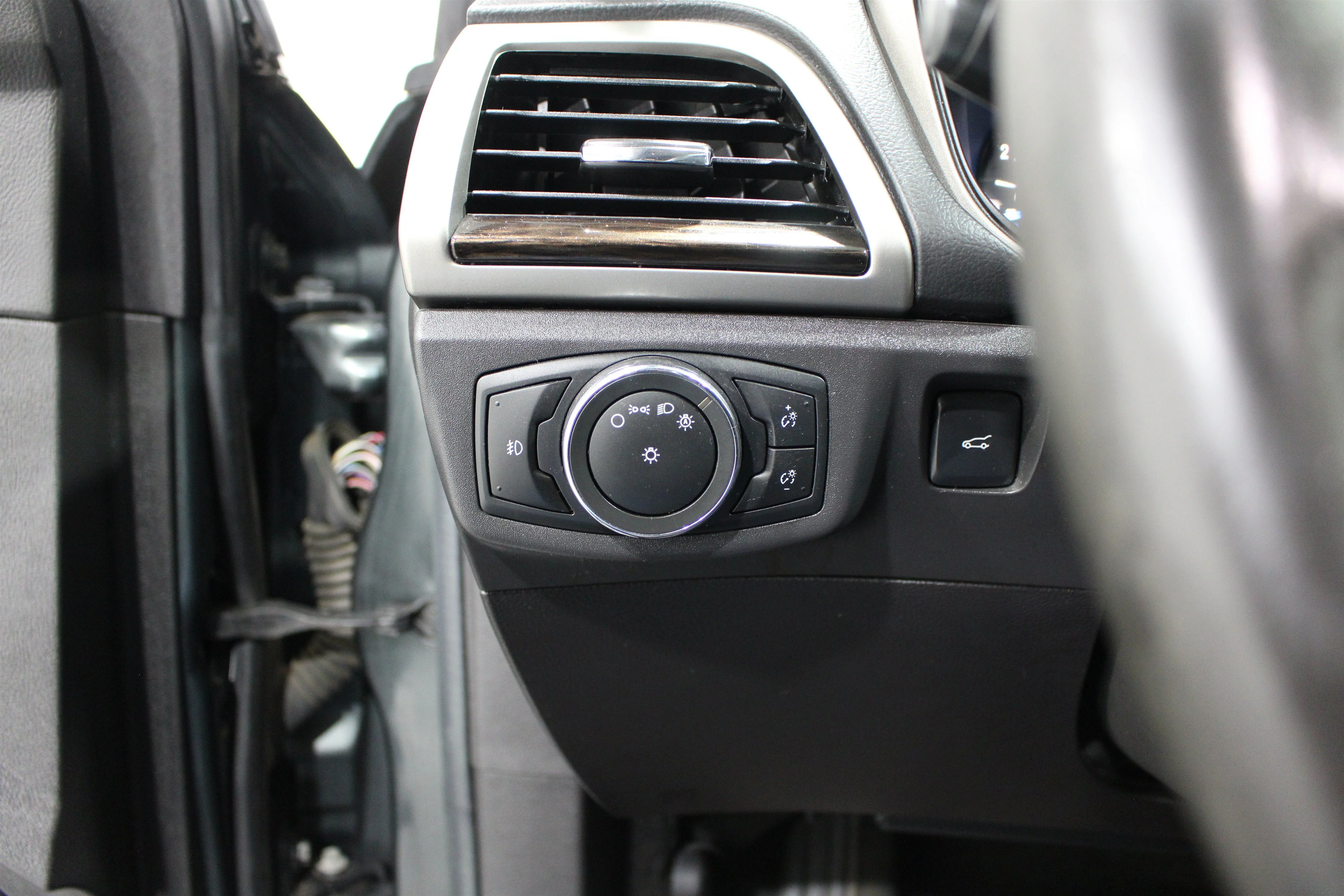 2016 Ford Fusion SE - Photo 8