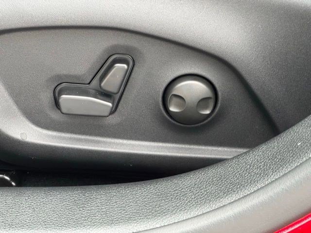 New 2026 Red Hot Pearlcoat Jeep Latitude Altitude image 11