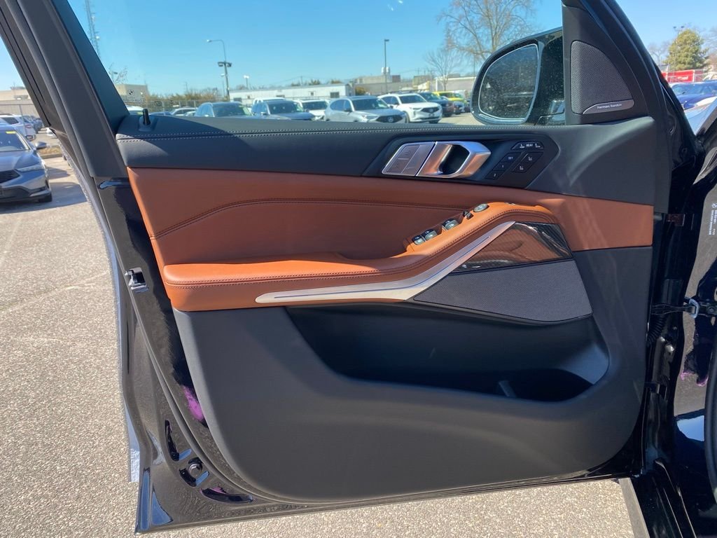 New 2026 Carbon Black Metallic BMW M60i image 17