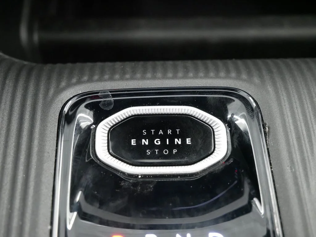 New 2026 Diamond Black Crystal Pearlcoat Jeep Limited image 28