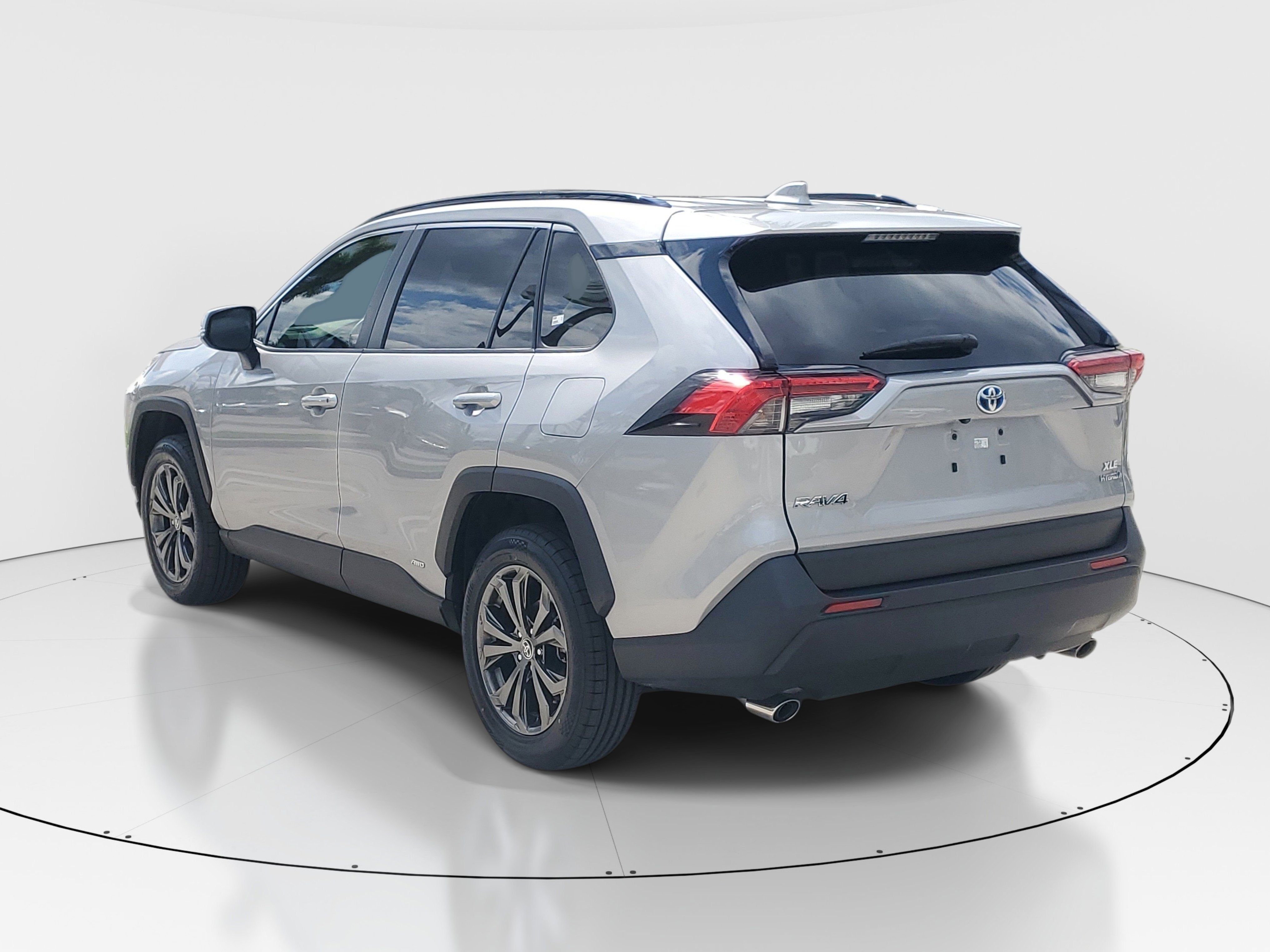 Certified Used 2024 Silver Sky Metallic Toyota Hybrid XLE Premium image 5