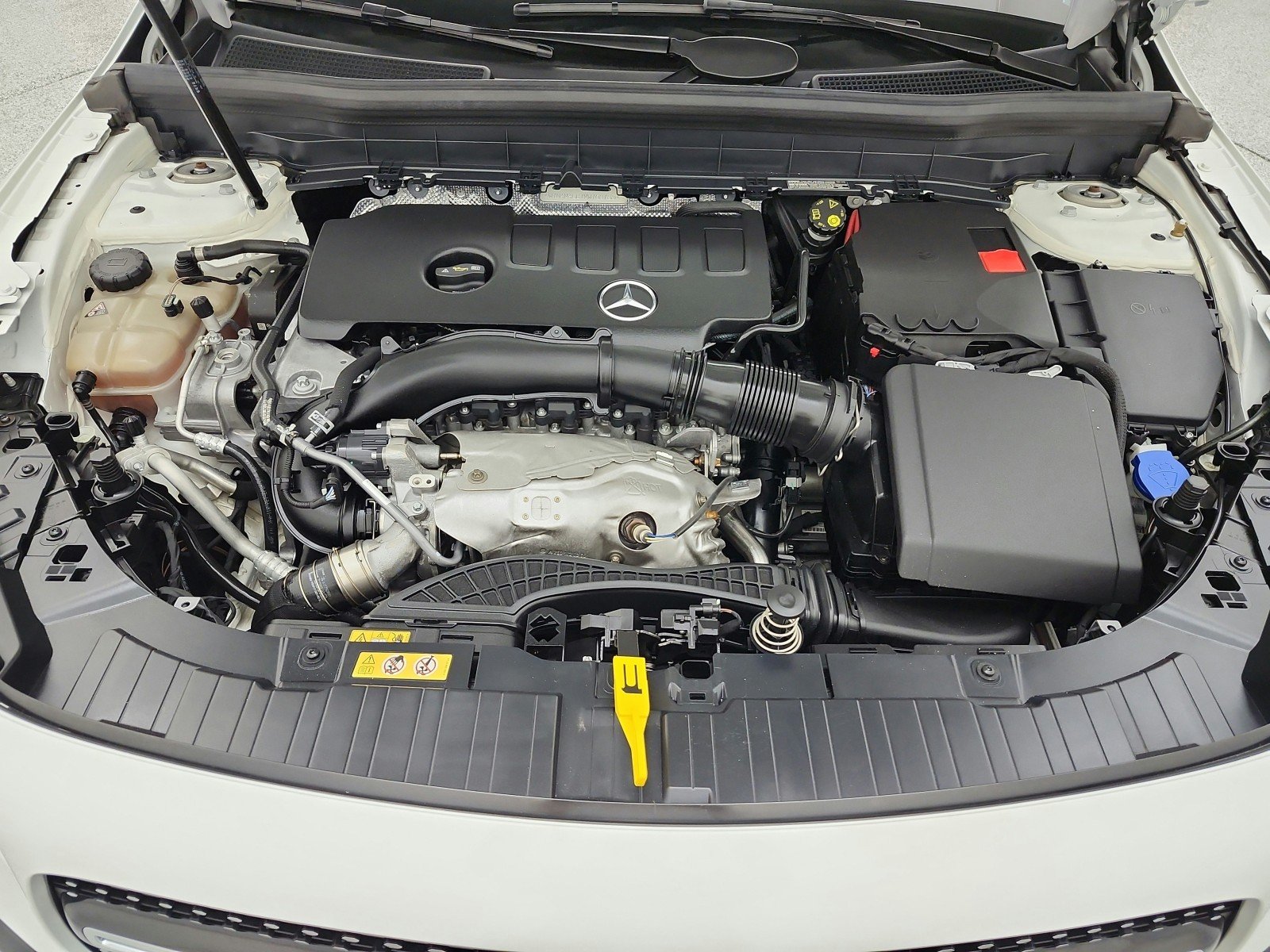 Used 2021 Polar White Mercedes-Benz GLB 250 SUV image 16