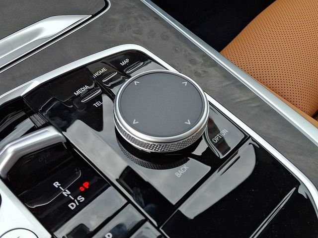 New 2026 Mineral White Metallic BMW xDrive40i image 14